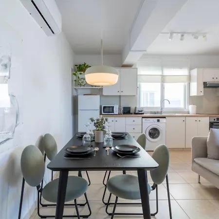 The Seven - One Bedroom Appartement